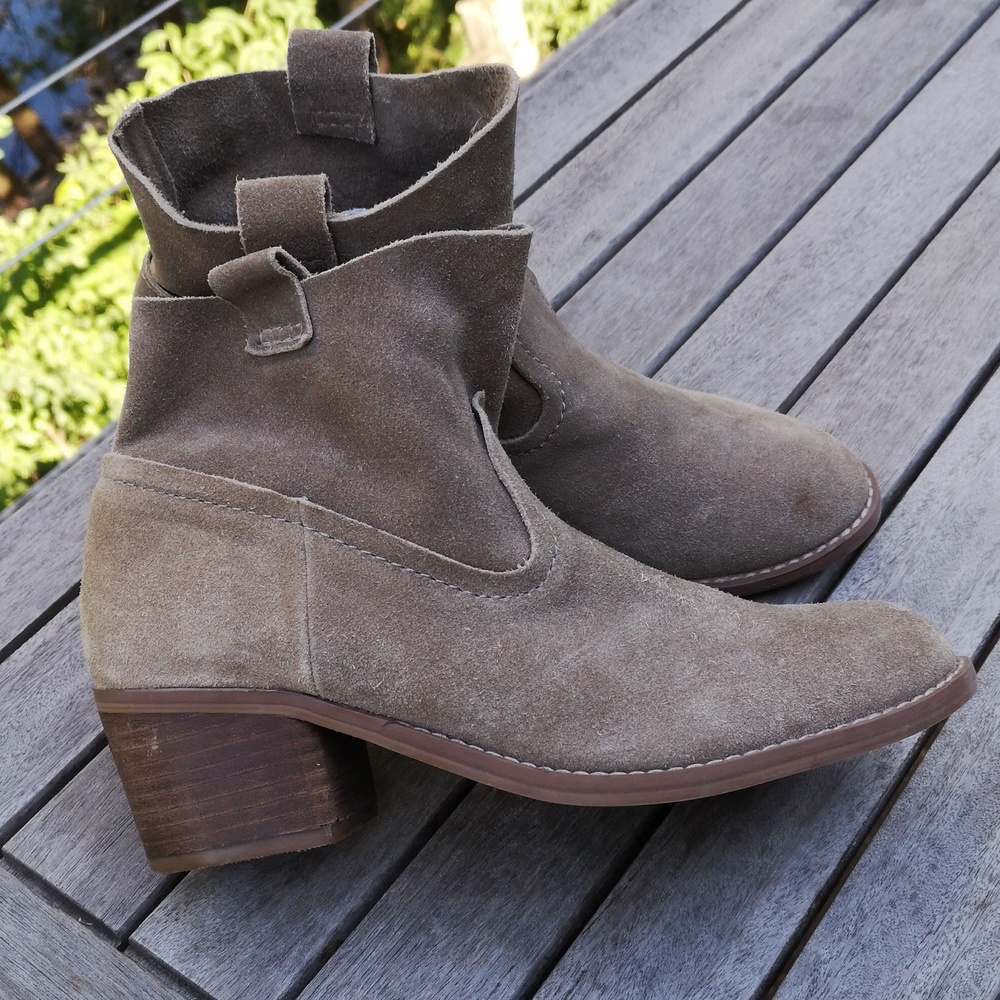Carlos by Carlos Santana 'Leighton' suede ankle boots